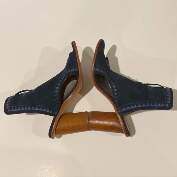 Bernardo Suede Sandals, Size 7 1/2 - Picture 8 of 11